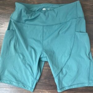 Born primitive cadence short 2xl